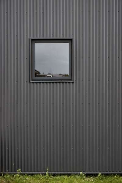 „Pinteressante“ Dach- und Fassadenlösung mit Sinusprofilen,